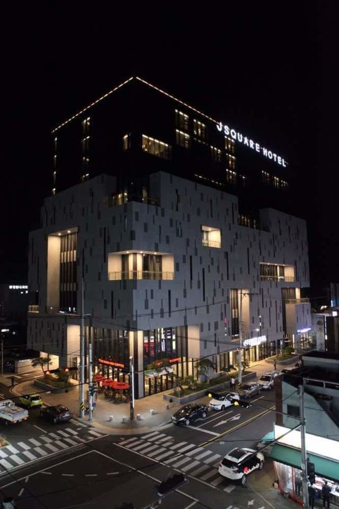 J Square Hotel And Wedding Jinju Esterno foto