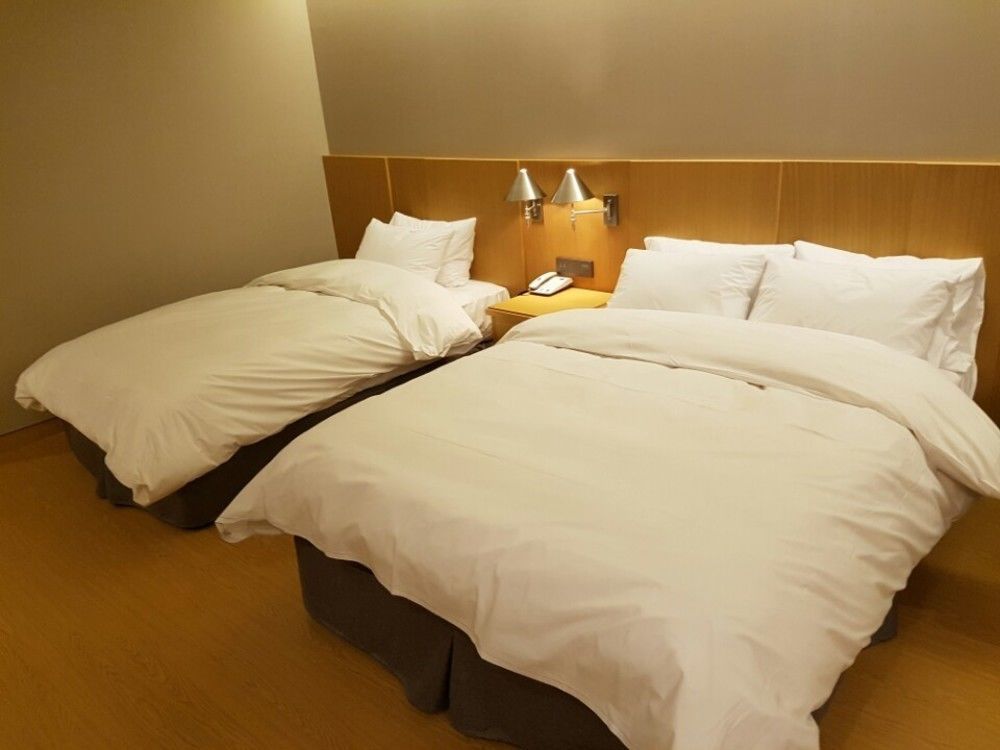 J Square Hotel And Wedding Jinju Esterno foto