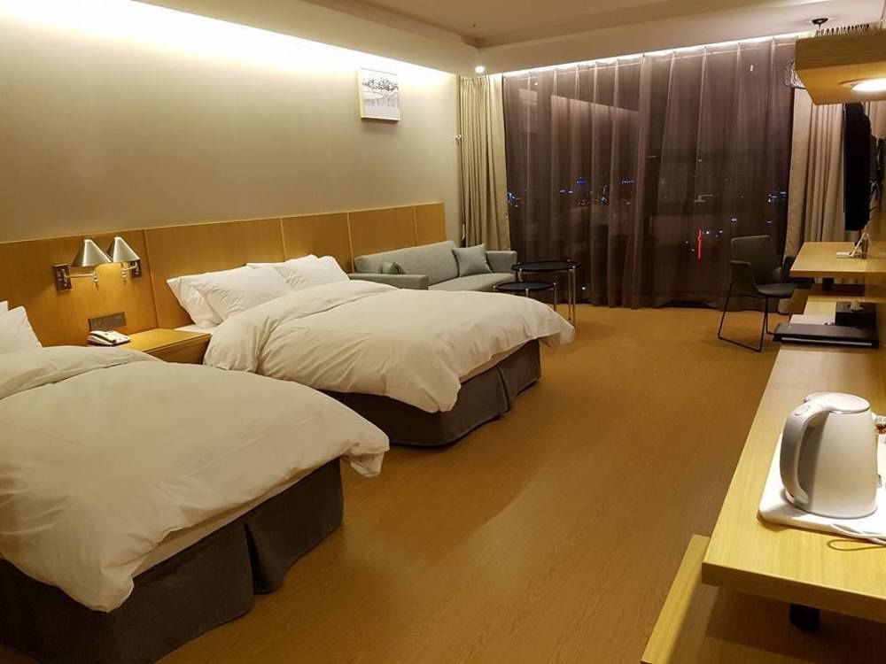 J Square Hotel And Wedding Jinju Esterno foto