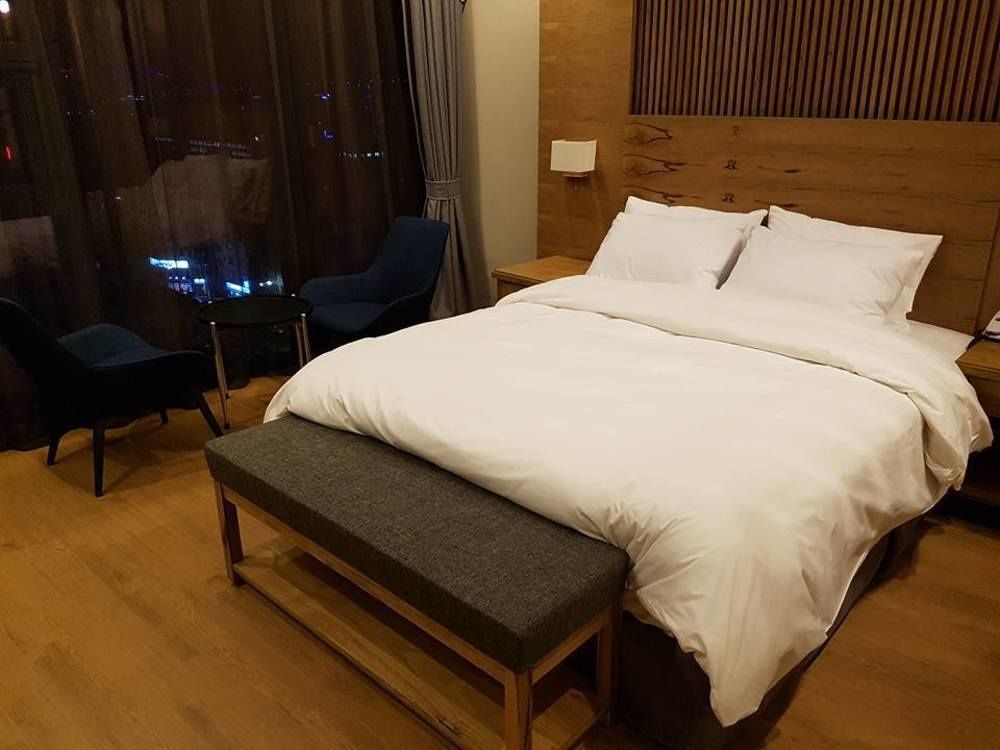 J Square Hotel And Wedding Jinju Esterno foto