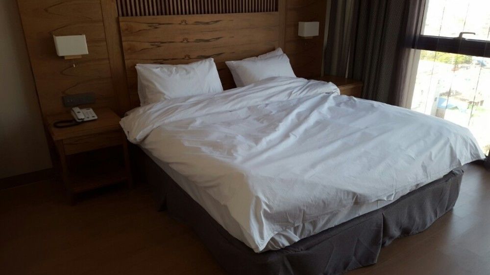 J Square Hotel And Wedding Jinju Esterno foto