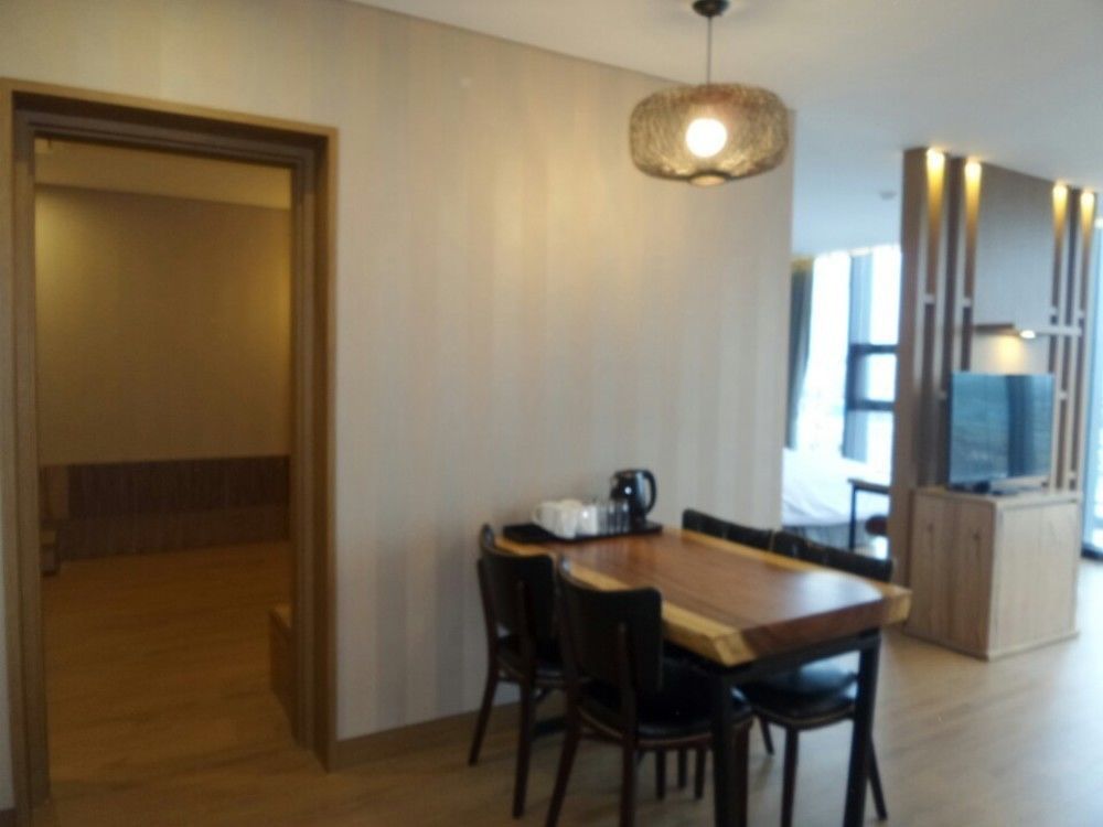 J Square Hotel And Wedding Jinju Esterno foto