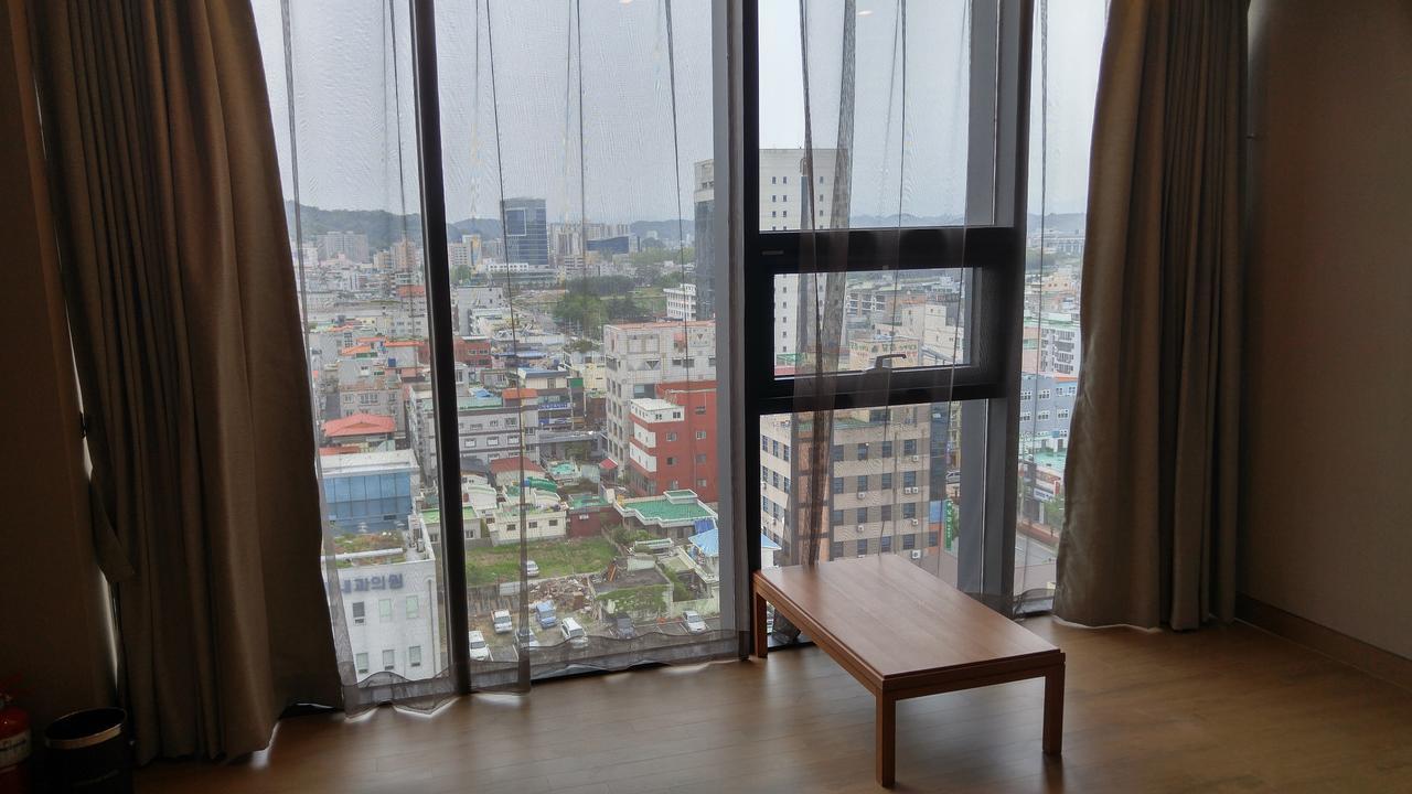 J Square Hotel And Wedding Jinju Esterno foto