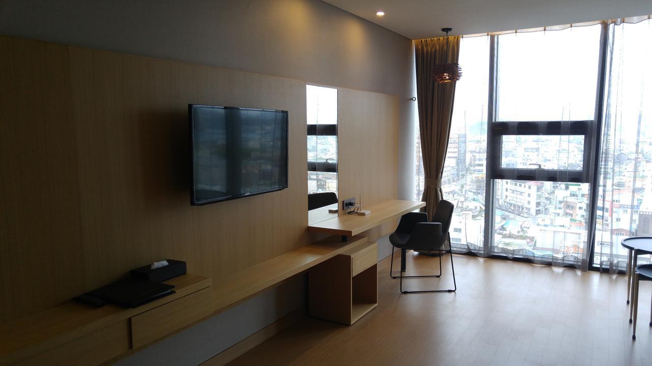 J Square Hotel And Wedding Jinju Esterno foto