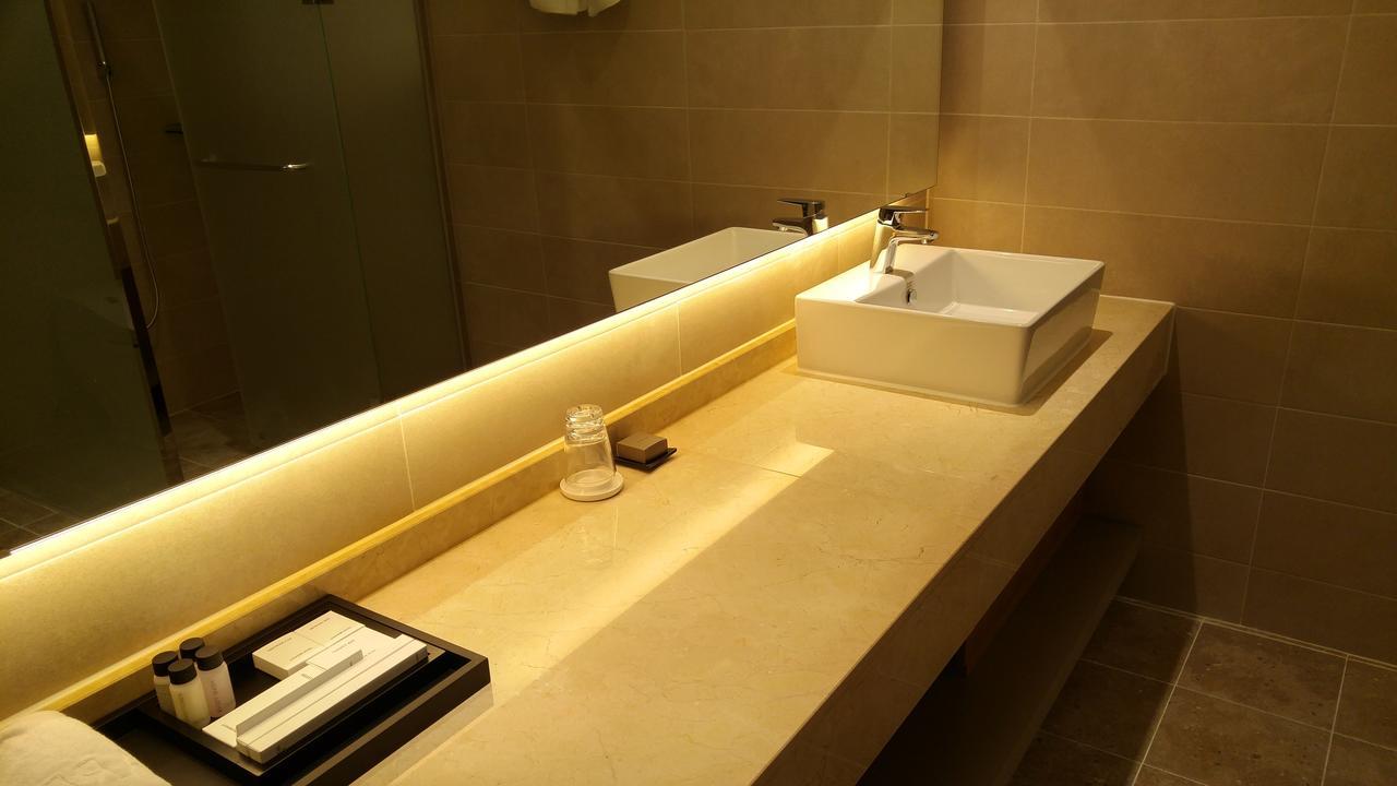 J Square Hotel And Wedding Jinju Esterno foto