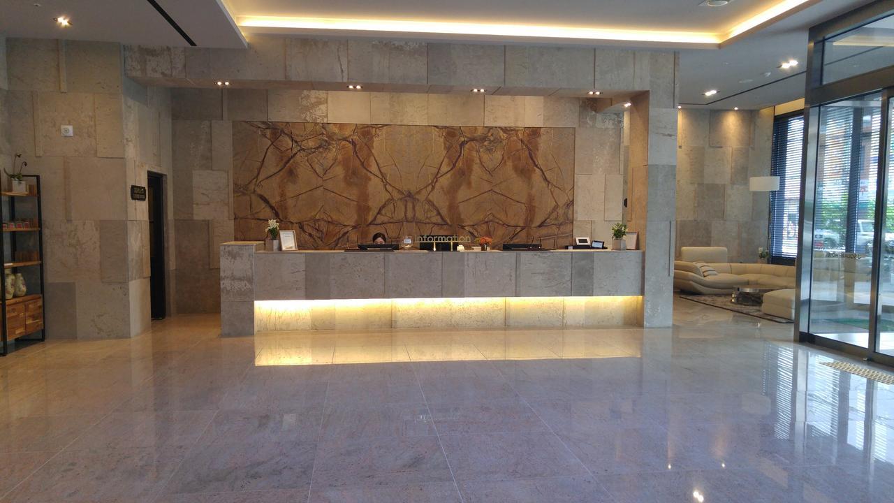 J Square Hotel And Wedding Jinju Esterno foto