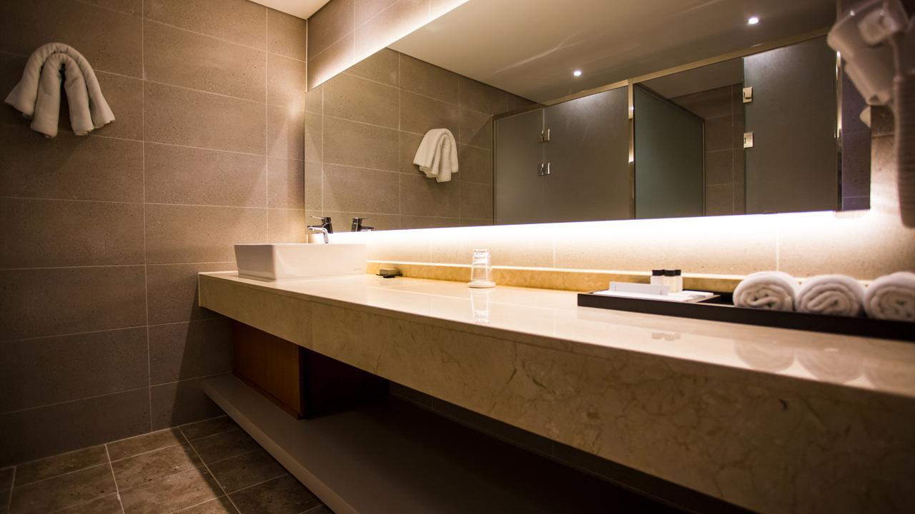 J Square Hotel And Wedding Jinju Esterno foto