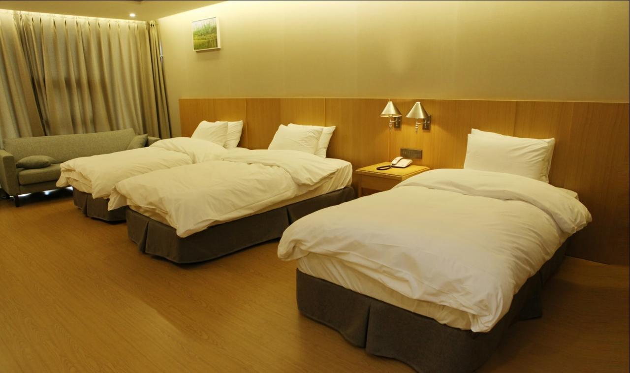 J Square Hotel And Wedding Jinju Esterno foto