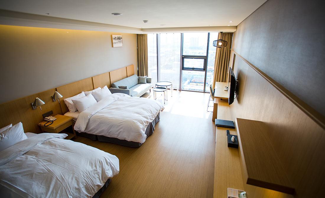 J Square Hotel And Wedding Jinju Esterno foto