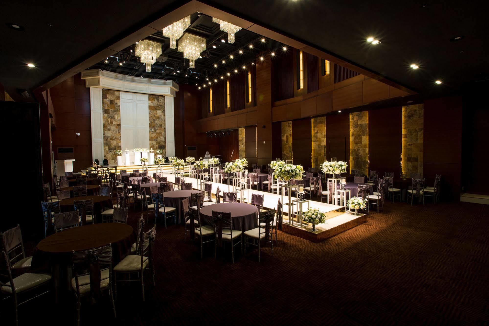 J Square Hotel And Wedding Jinju Esterno foto
