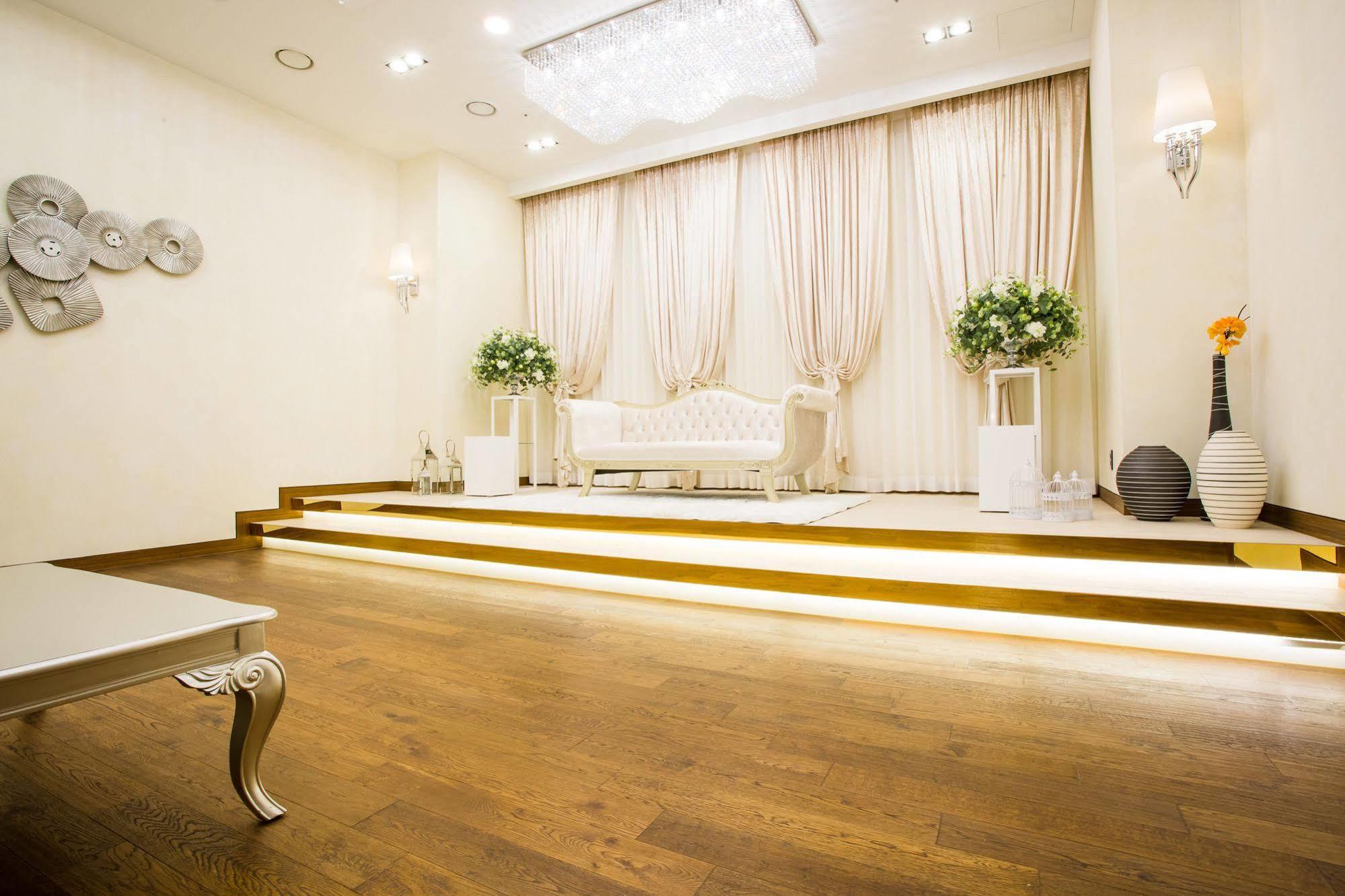J Square Hotel And Wedding Jinju Esterno foto