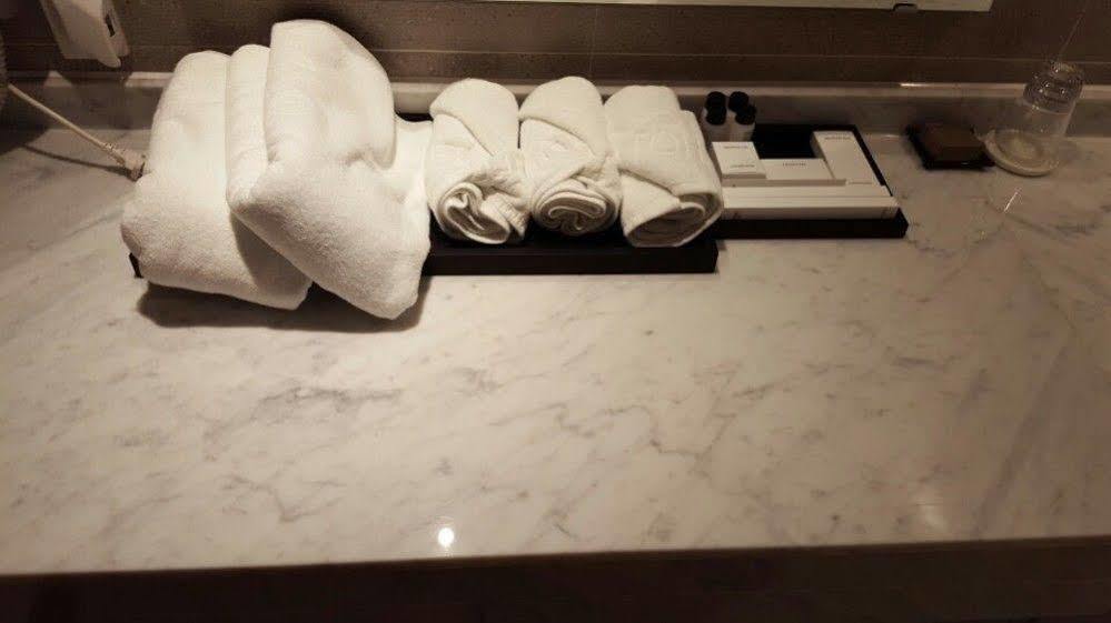 J Square Hotel And Wedding Jinju Esterno foto